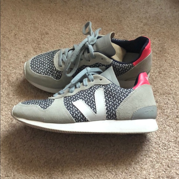 Veja Shoes - Veja sneakers size 6